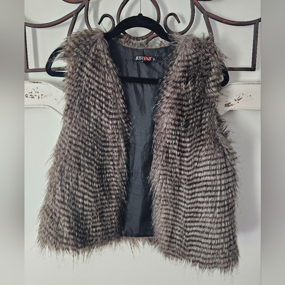 Just Fab Sleeveless Faux Fur Jacket